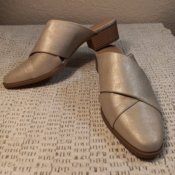 Maurices women's 'Isabel' gold shimmer low heel mules sz 8.5 M - Picture 1 of 13